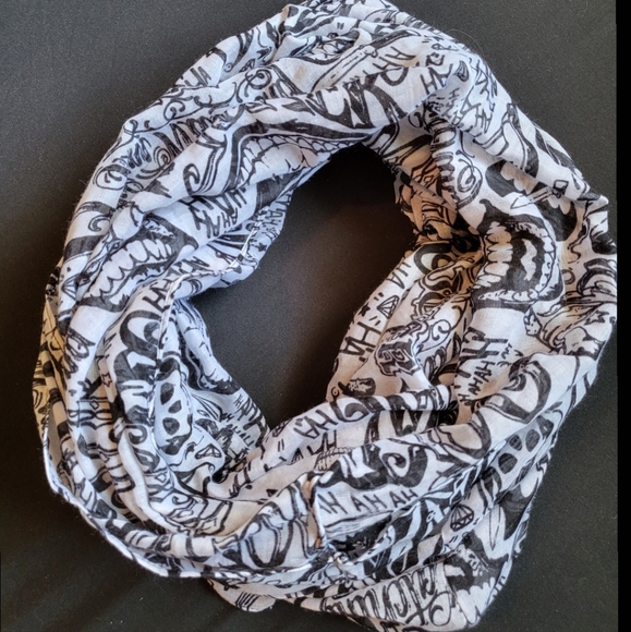 The Joker Infinity Scarf - Picture 1 of 4
